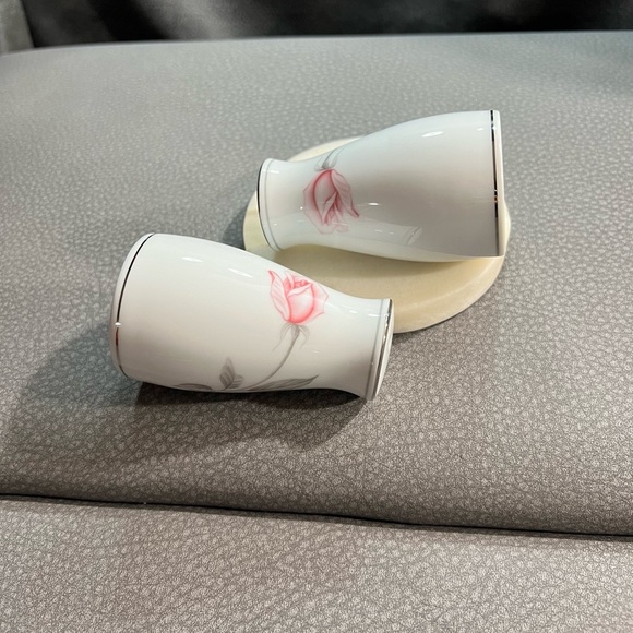 Rosemarie Salt & Pepper Set by
Noritake - Picture 2 of 4